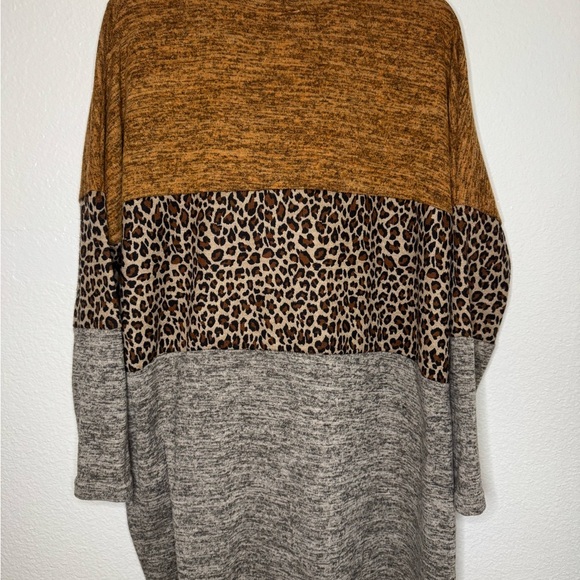 Umgee Animal Print Oversized Top - Size Small.  #127 - Picture 7 of 12